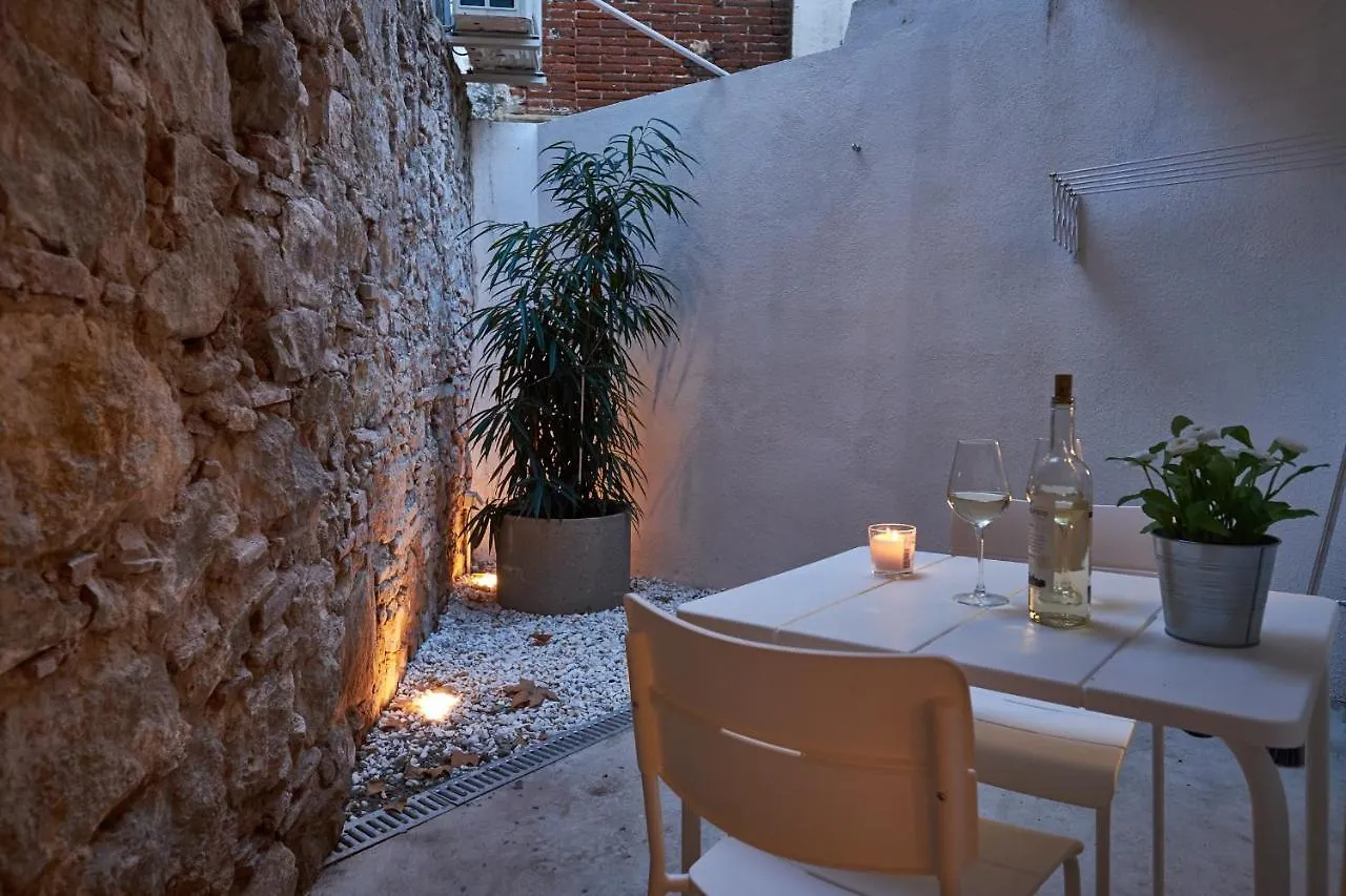 Luxury 1Br With Patio Near The Beach Barcelona 0*,  Spain